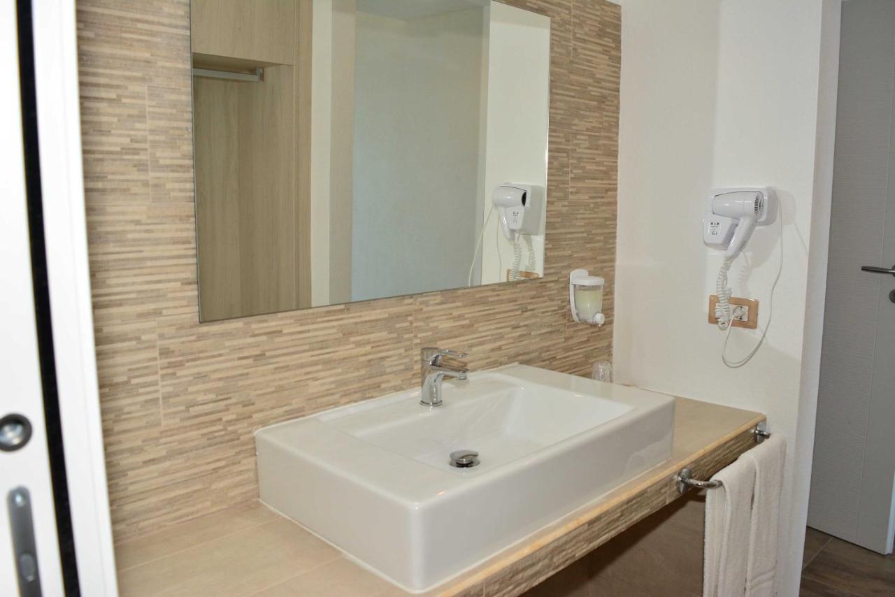 Hotel La Contessa Santa Teresa Gallura Eksteriør bilde